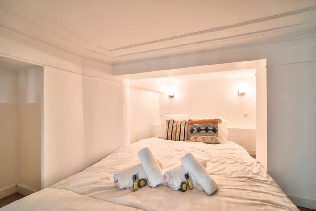 Bel Appartement Au Coeur De Montmartre ปารีส ภายนอก รูปภาพ