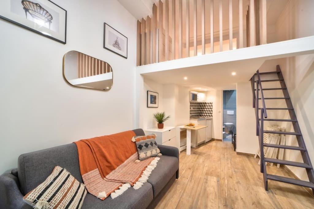 Bel Appartement Au Coeur De Montmartre ปารีส ภายนอก รูปภาพ