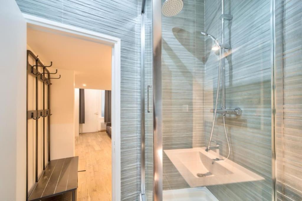Bel Appartement Au Coeur De Montmartre ปารีส ภายนอก รูปภาพ