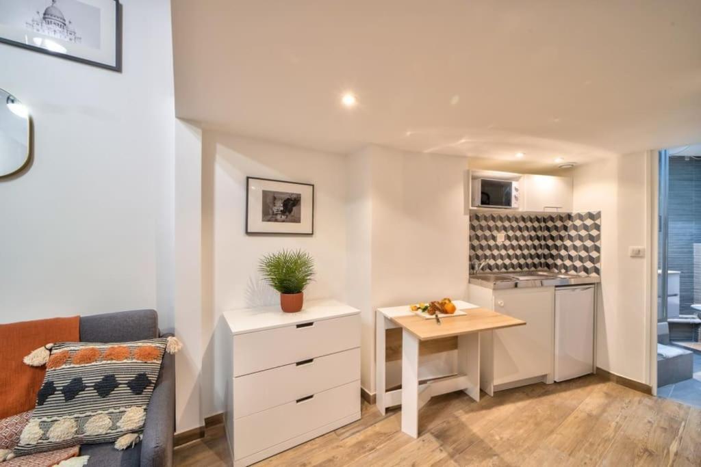 Bel Appartement Au Coeur De Montmartre ปารีส ภายนอก รูปภาพ