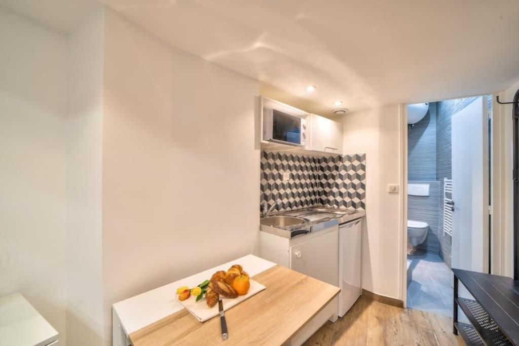 Bel Appartement Au Coeur De Montmartre ปารีส ภายนอก รูปภาพ