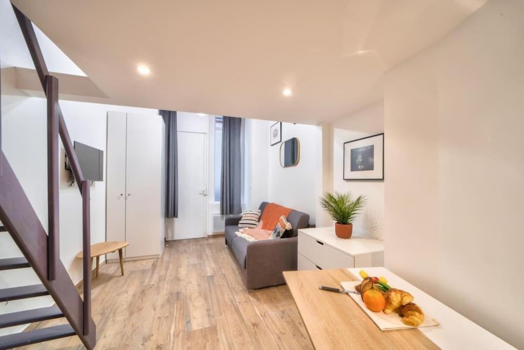 Bel Appartement Au Coeur De Montmartre ปารีส ภายนอก รูปภาพ