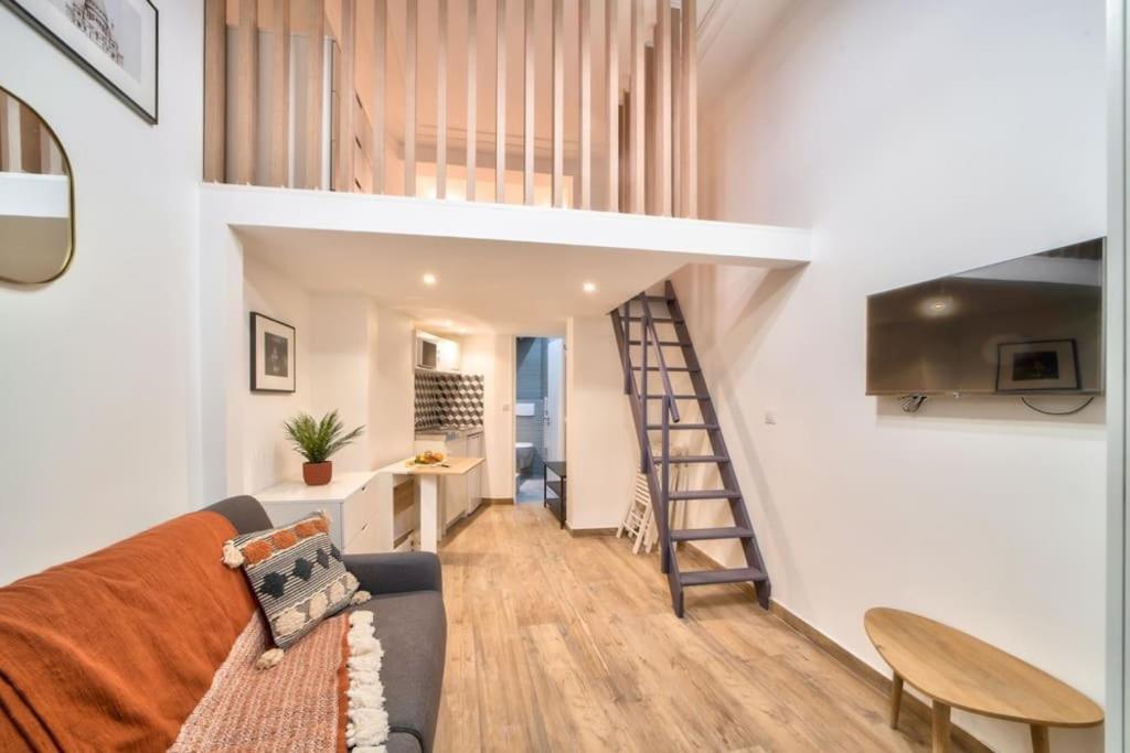 Bel Appartement Au Coeur De Montmartre ปารีส ภายนอก รูปภาพ